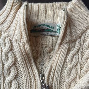 Beautiful 100% merino wool sweater ( unisex ) looks more like lg mens xxlwomens